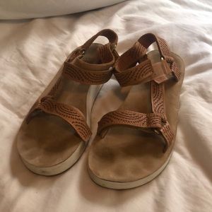 Teva universal platform sandal